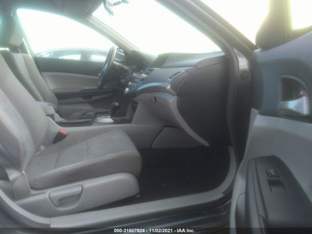 Photo 4 VIN: 1HGCP2F31CA059144 - HONDA ACCORD SDN 