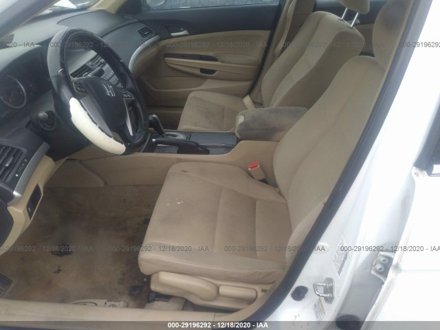 Photo 4 VIN: 1HGCP2F31CA067583 - HONDA ACCORD SDN 