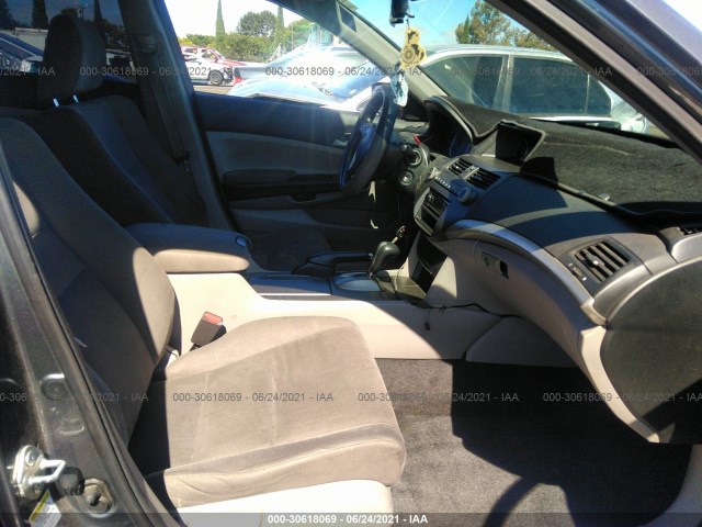 Photo 4 VIN: 1HGCP2F31CA120511 - HONDA ACCORD SDN 