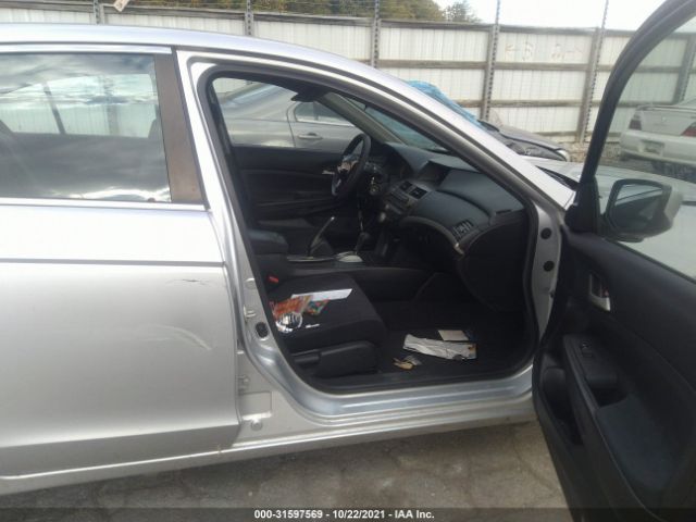 Photo 4 VIN: 1HGCP2F31CA160121 - HONDA ACCORD SDN 