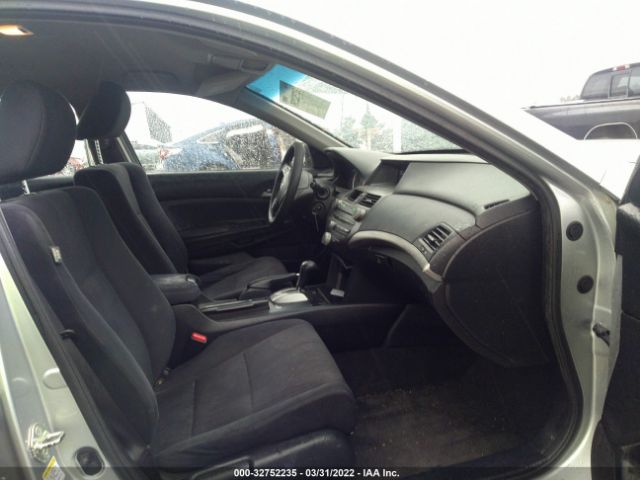 Photo 4 VIN: 1HGCP2F31CA166131 - HONDA ACCORD SDN 