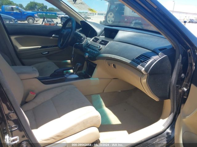 Photo 4 VIN: 1HGCP2F31CA189201 - HONDA ACCORD 