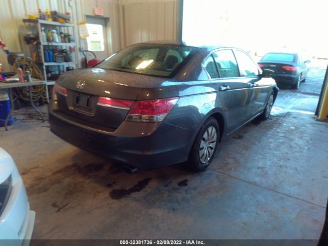 Photo 3 VIN: 1HGCP2F31CA215330 - HONDA ACCORD SDN 