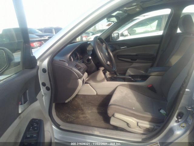 Photo 4 VIN: 1HGCP2F32AA036629 - HONDA ACCORD SDN 