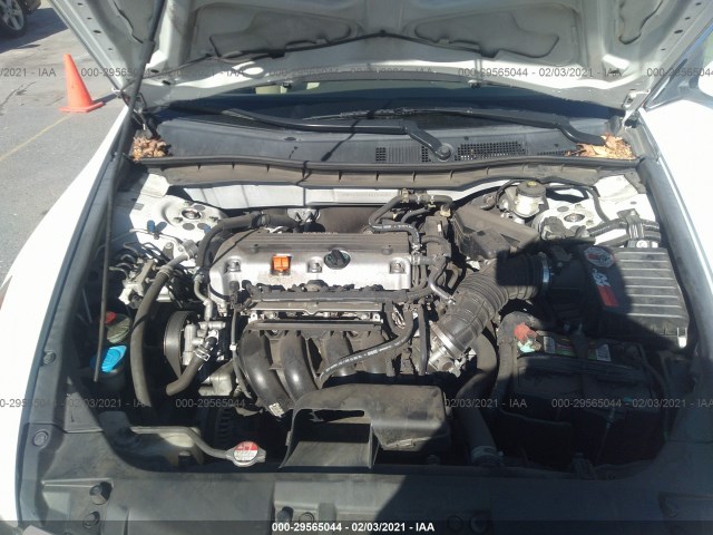 Photo 9 VIN: 1HGCP2F32AA104654 - HONDA ACCORD SDN 