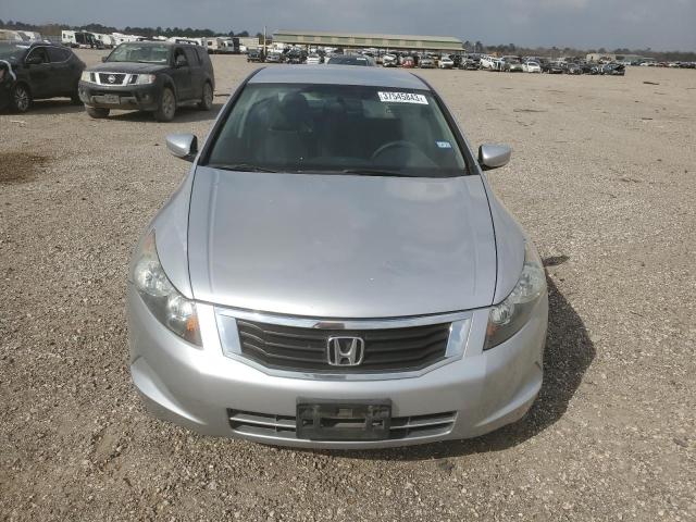 Photo 4 VIN: 1HGCP2F32AA108977 - HONDA ACCORD LX 