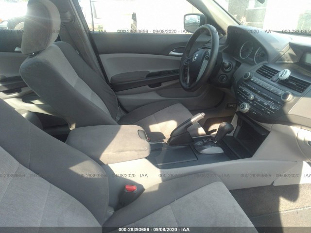 Photo 4 VIN: 1HGCP2F32AA162943 - HONDA ACCORD SDN 