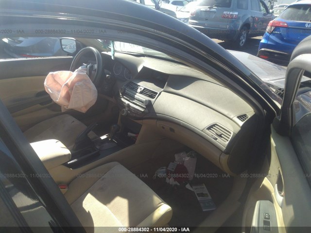 Photo 4 VIN: 1HGCP2F32AA163428 - HONDA ACCORD SDN 