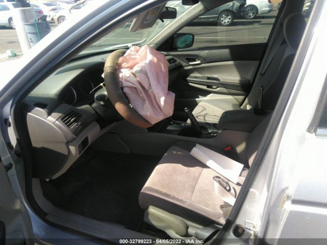 Photo 4 VIN: 1HGCP2F32AA183274 - HONDA ACCORD SDN 