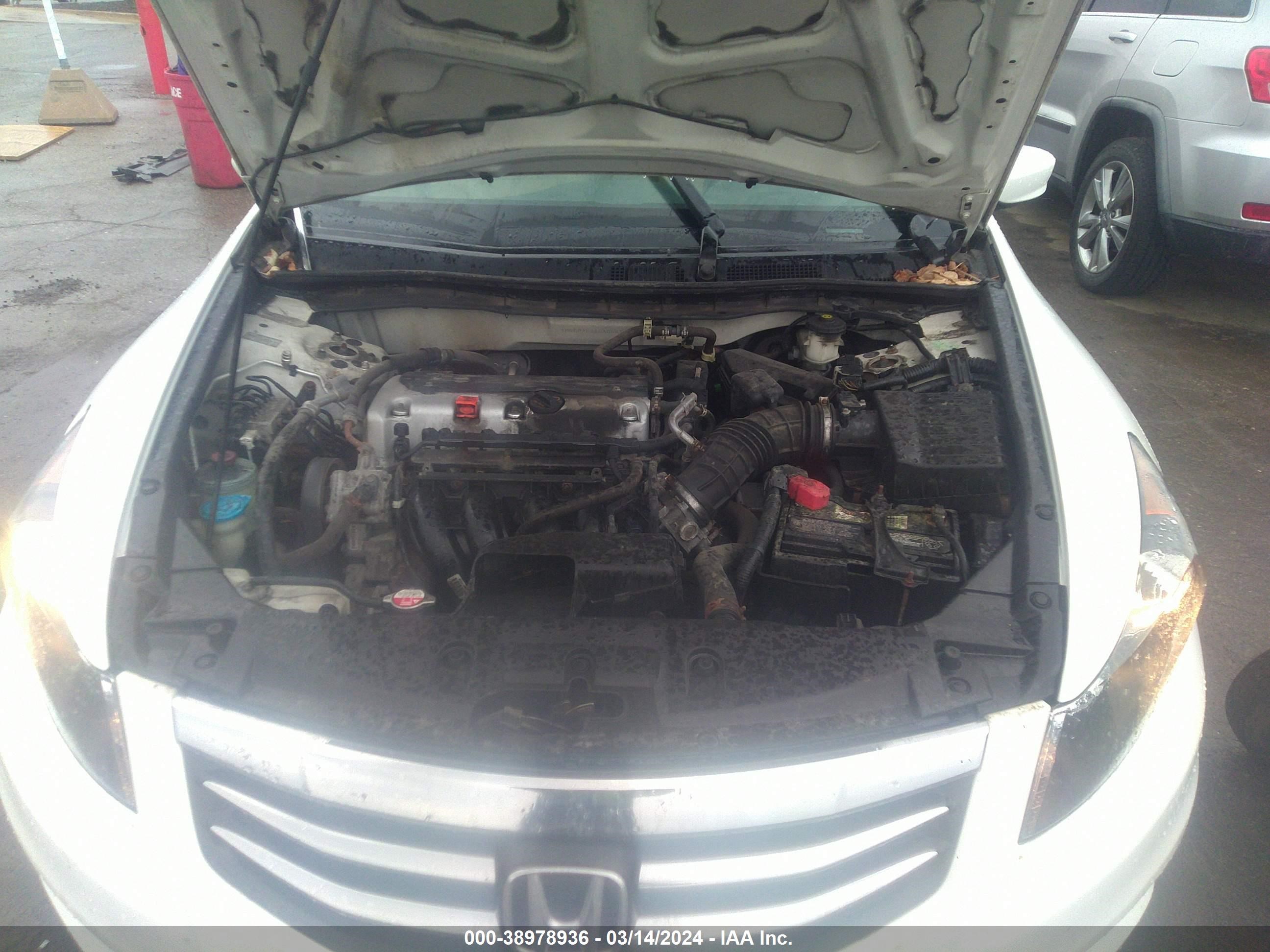 Photo 9 VIN: 1HGCP2F32BA054131 - HONDA ACCORD 