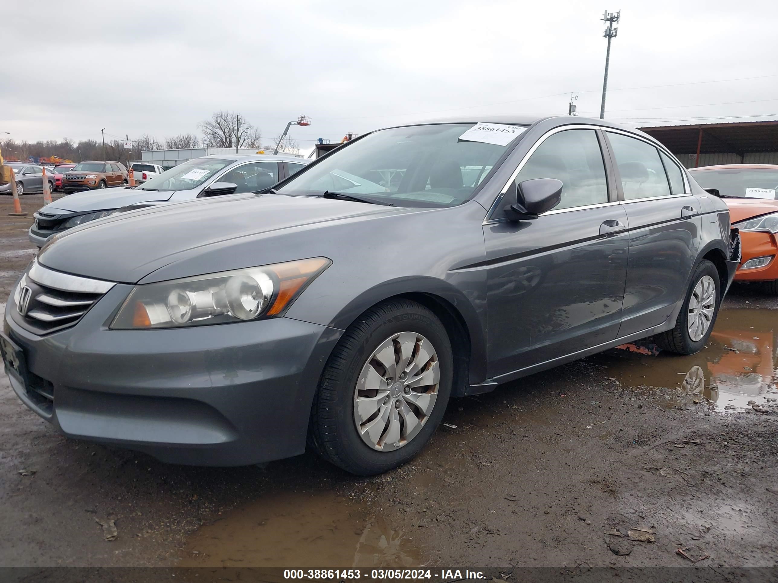 Photo 1 VIN: 1HGCP2F32BA059300 - HONDA ACCORD 