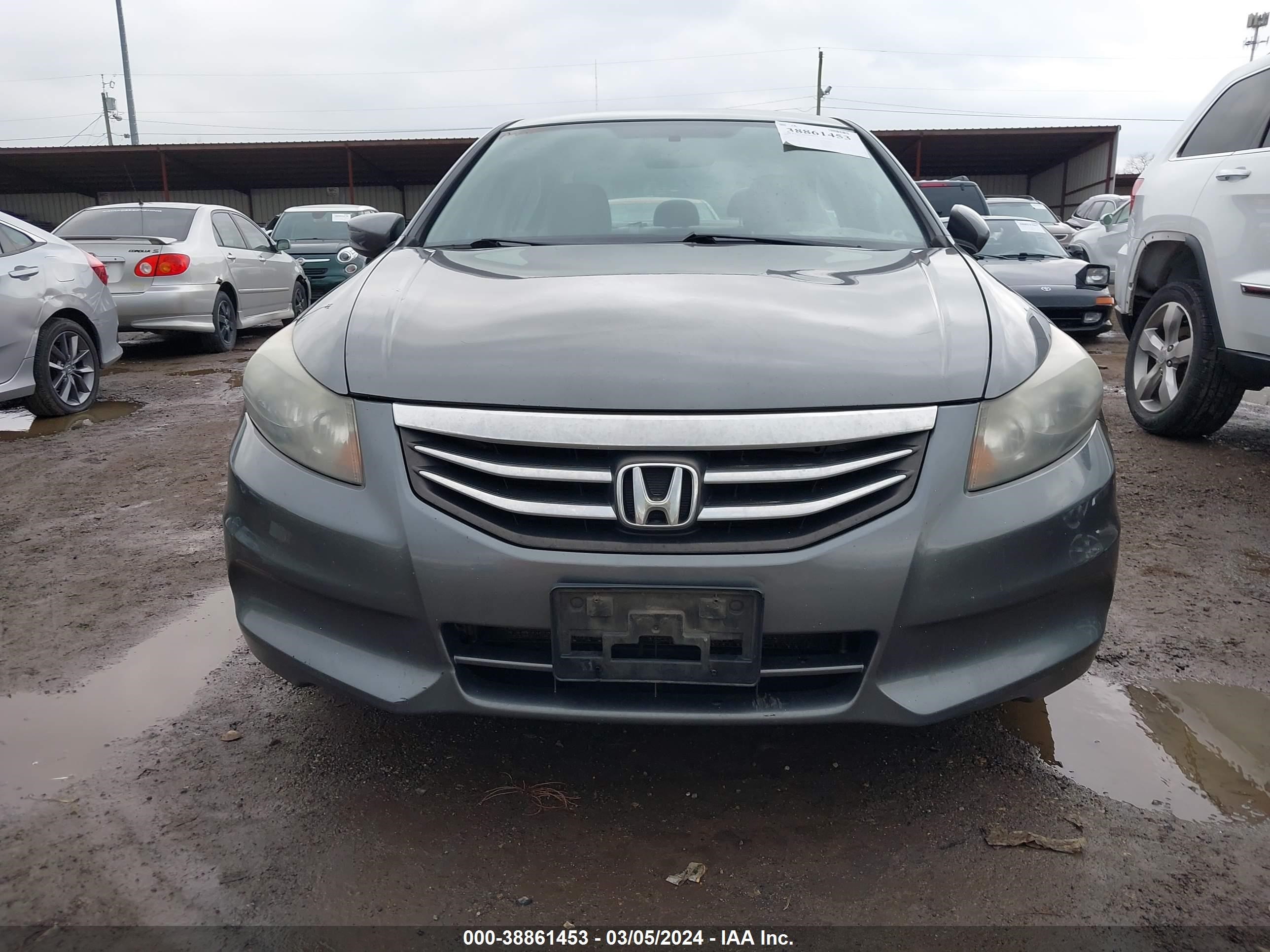 Photo 11 VIN: 1HGCP2F32BA059300 - HONDA ACCORD 