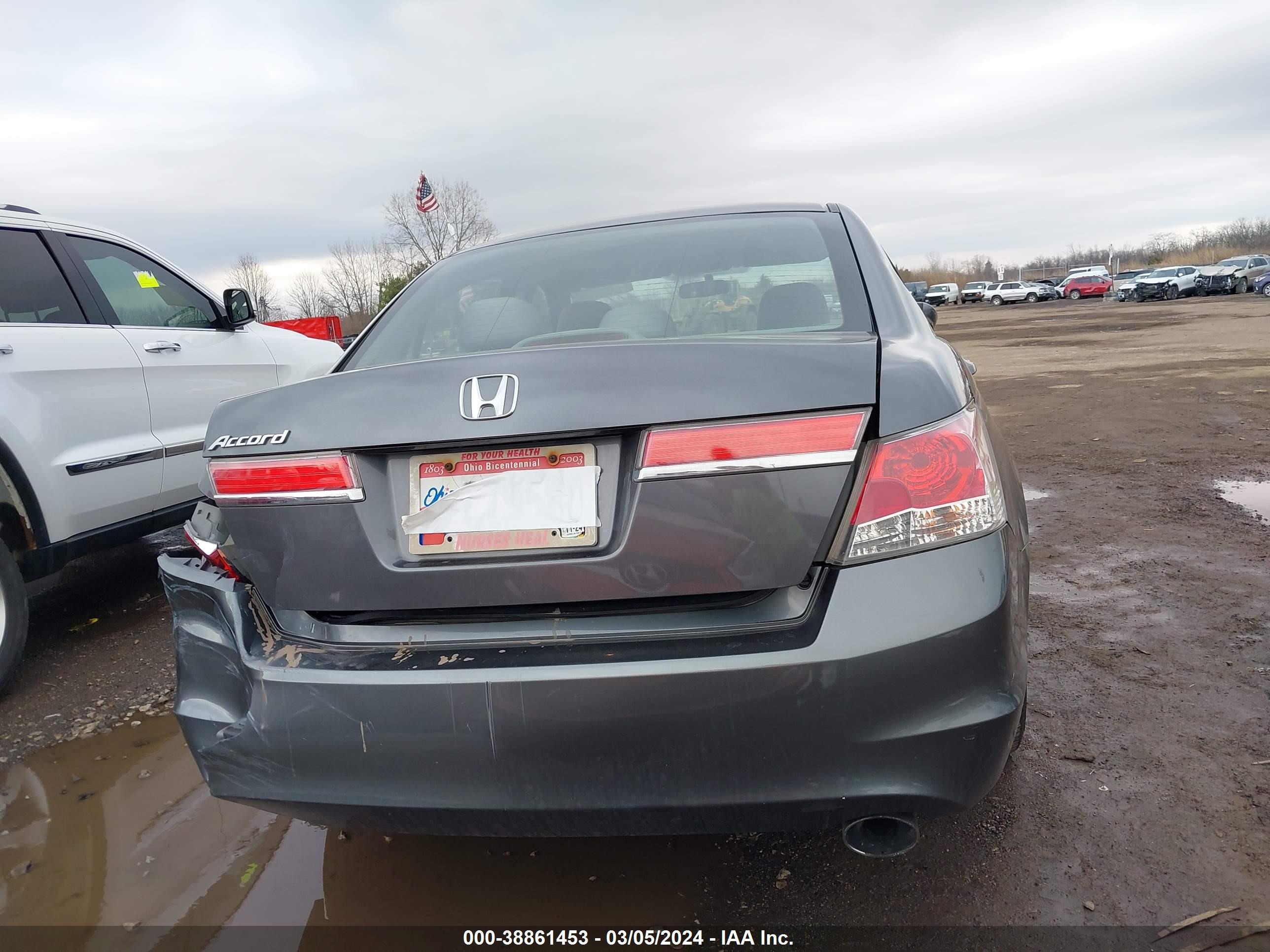 Photo 5 VIN: 1HGCP2F32BA059300 - HONDA ACCORD 