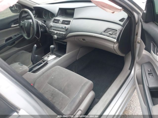 Photo 4 VIN: 1HGCP2F32BA098095 - HONDA ACCORD 