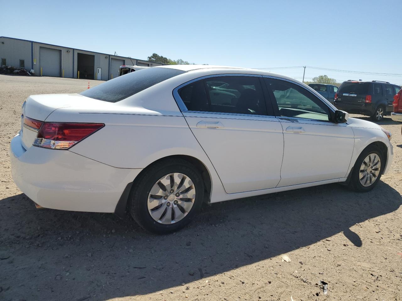 Photo 2 VIN: 1HGCP2F32BA107944 - HONDA ACCORD 