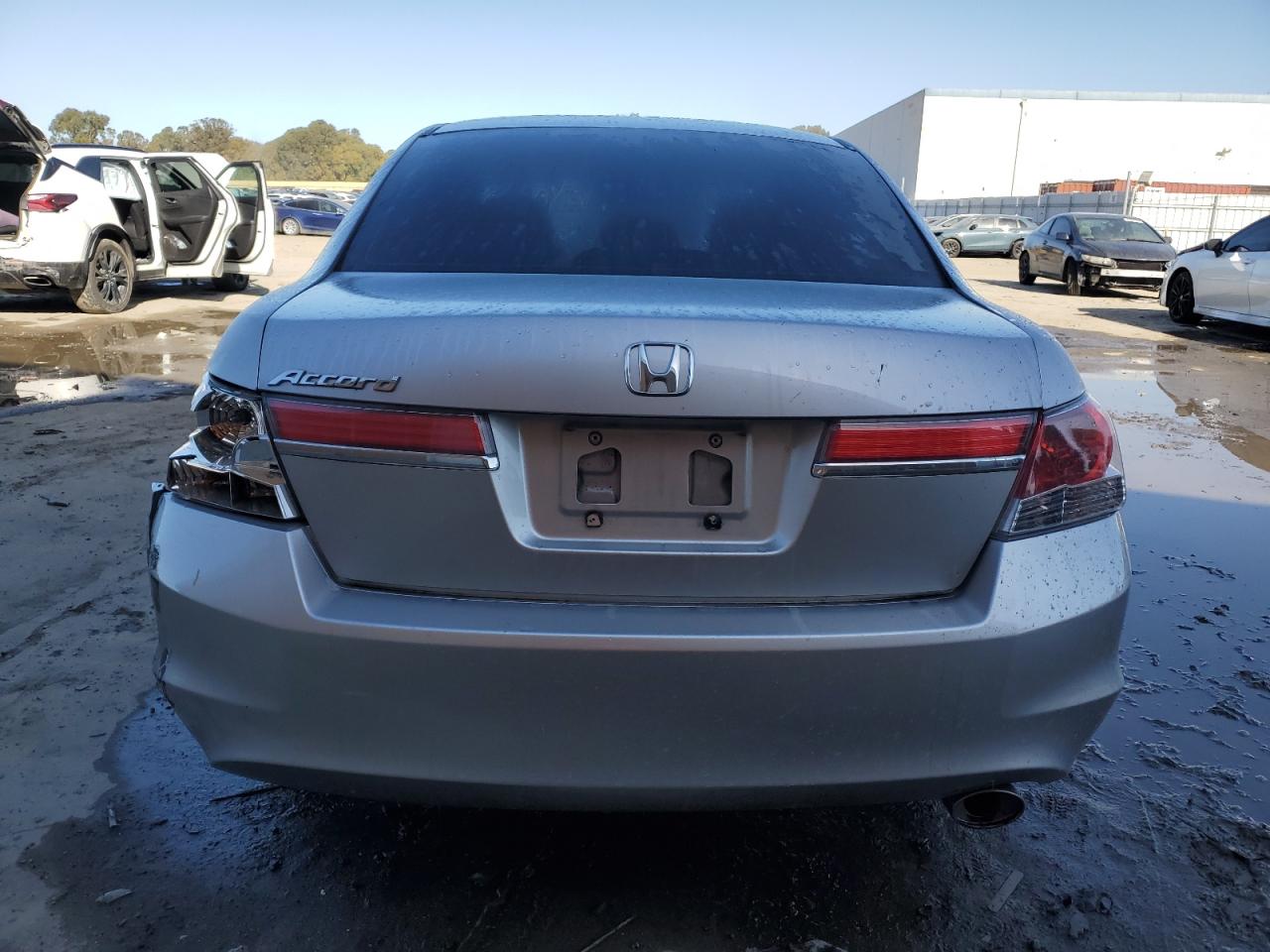 Photo 5 VIN: 1HGCP2F32BA115042 - HONDA ACCORD 