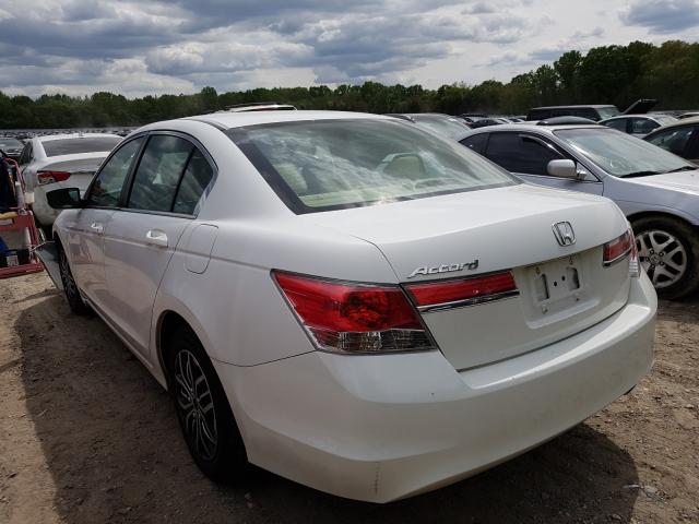 Photo 2 VIN: 1HGCP2F32BA137624 - HONDA ACCORD LX 