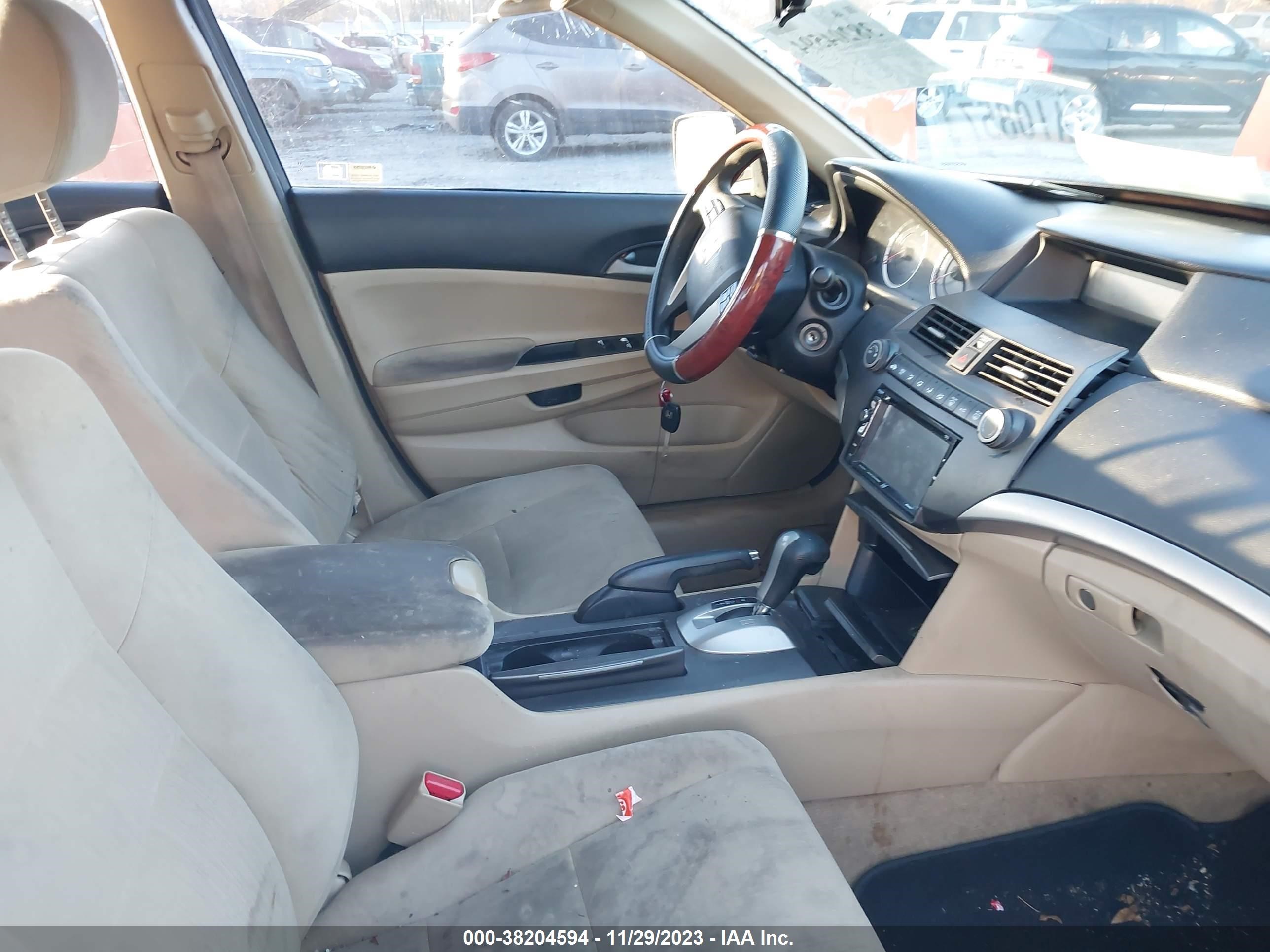 Photo 4 VIN: 1HGCP2F32CA115897 - HONDA ACCORD 