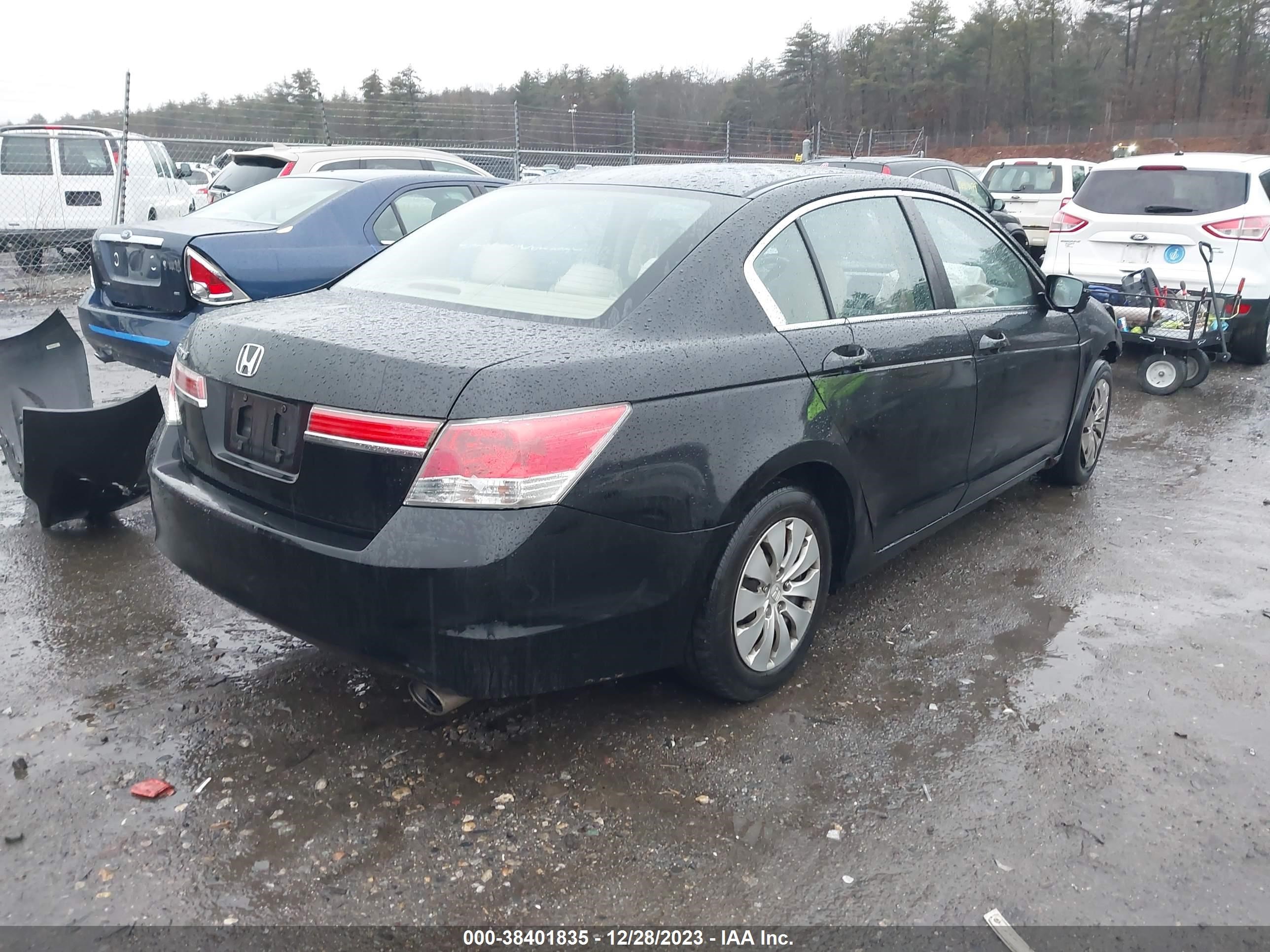 Photo 3 VIN: 1HGCP2F32CA119707 - HONDA ACCORD 