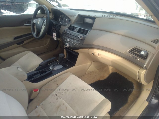 Photo 4 VIN: 1HGCP2F33AA053973 - HONDA ACCORD SDN 