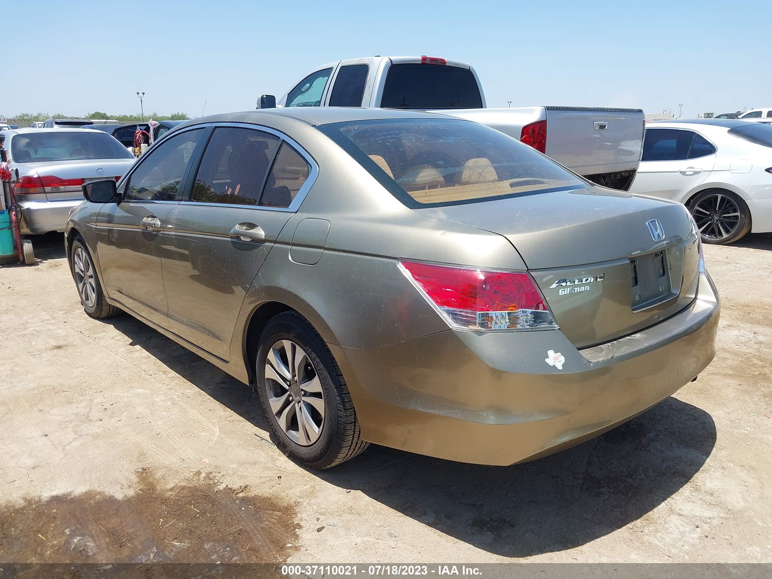 Photo 2 VIN: 1HGCP2F33AA109281 - HONDA ACCORD 