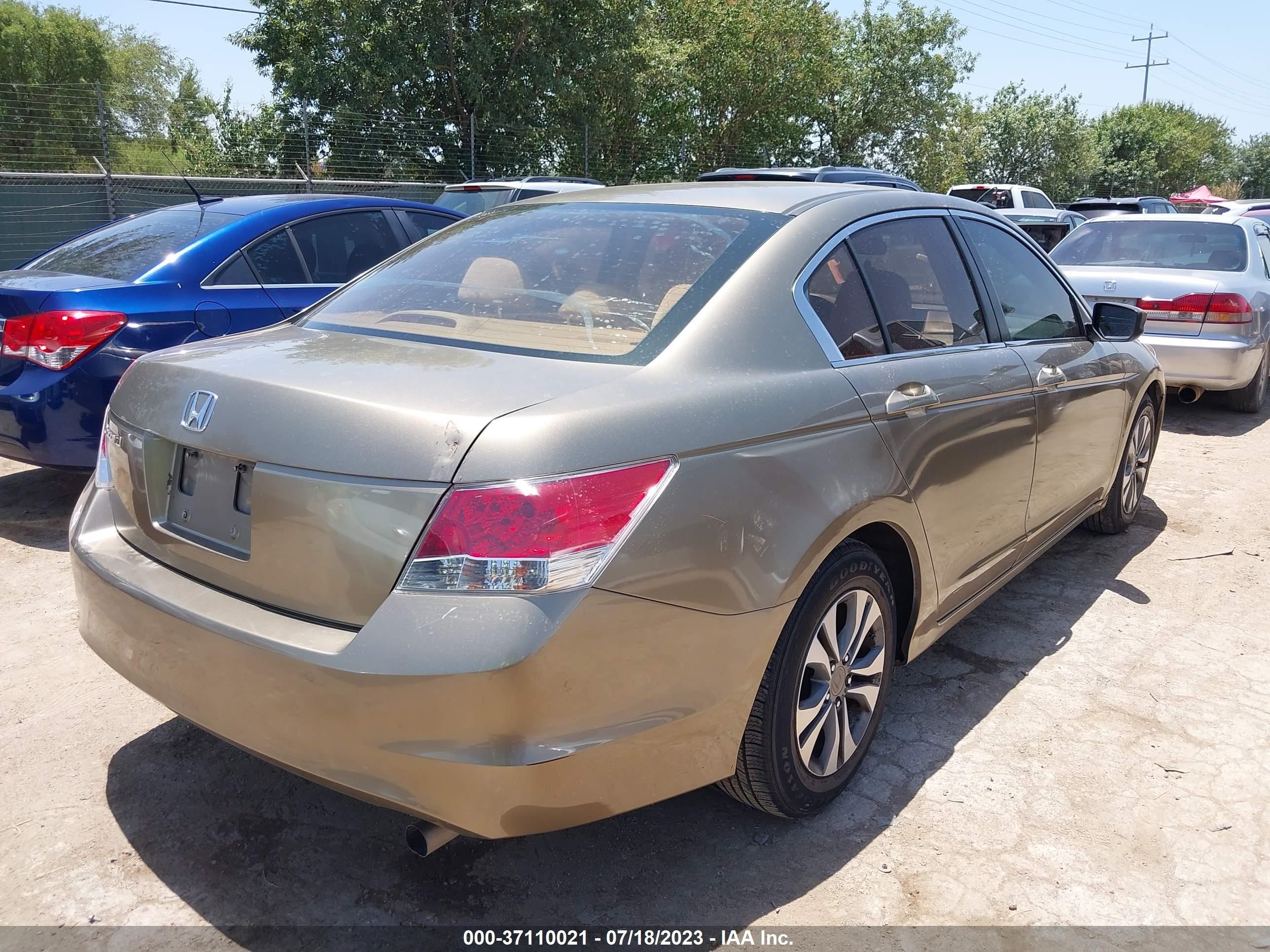 Photo 3 VIN: 1HGCP2F33AA109281 - HONDA ACCORD 