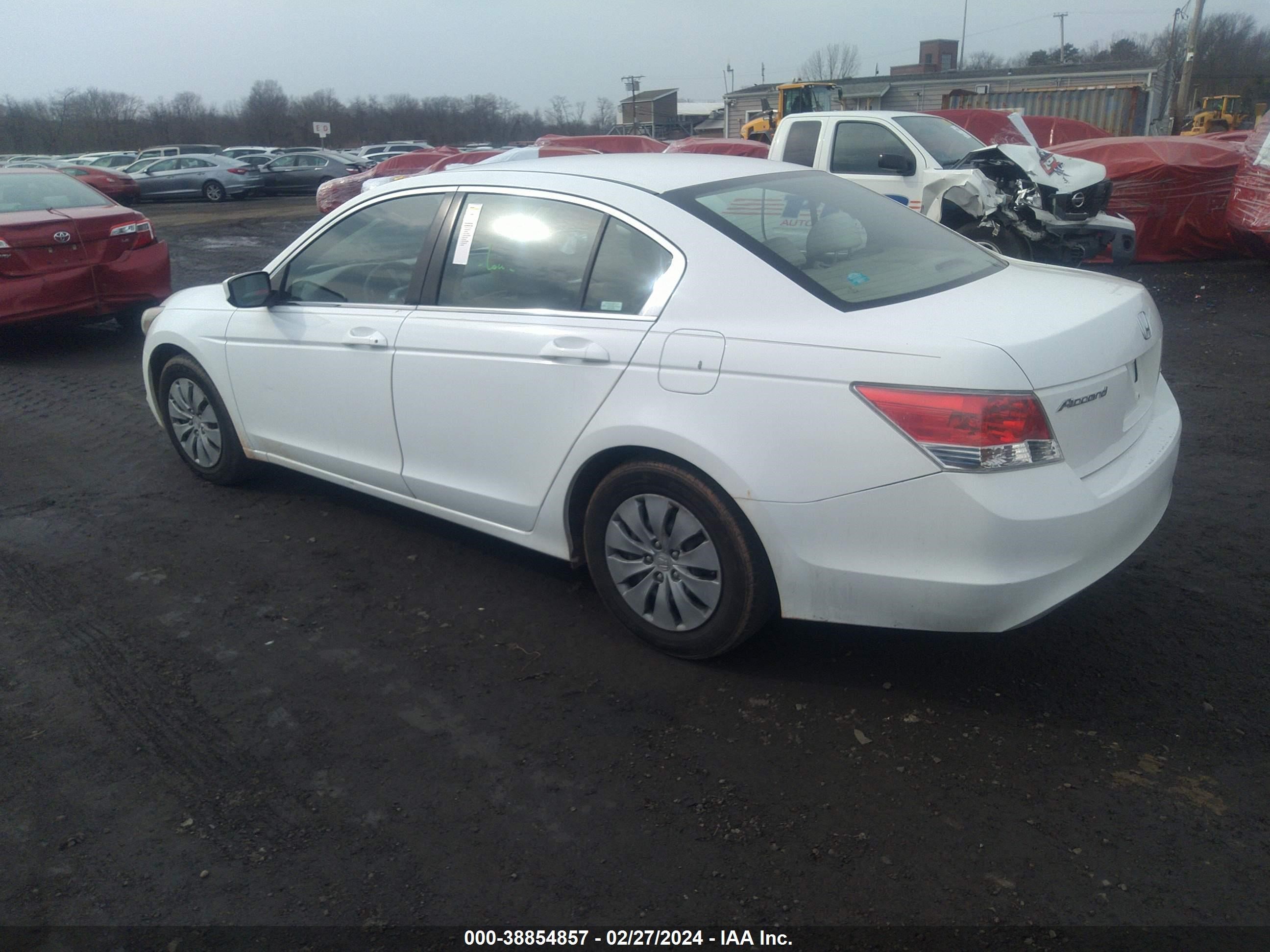 Photo 2 VIN: 1HGCP2F33AA168024 - HONDA ACCORD 