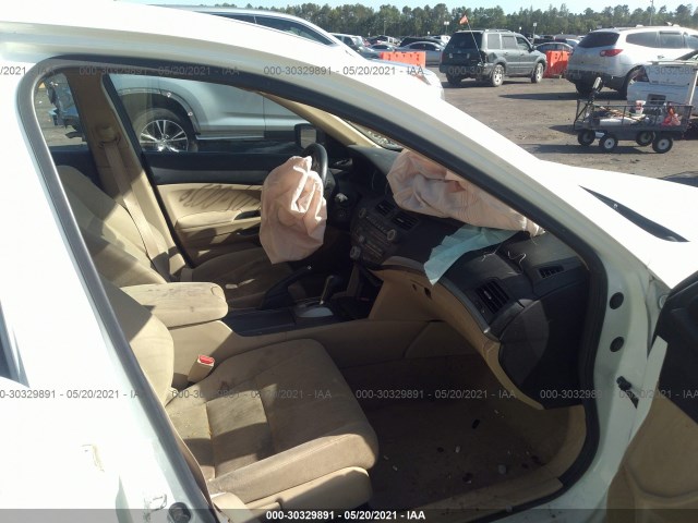 Photo 4 VIN: 1HGCP2F33BA005083 - HONDA ACCORD SDN 