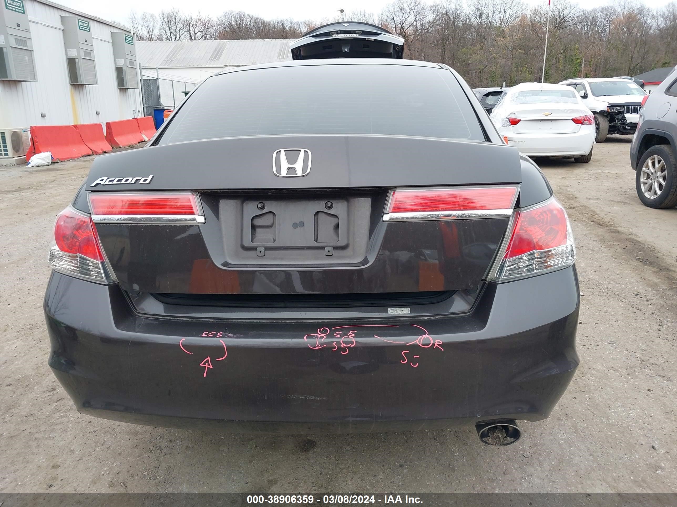 Photo 14 VIN: 1HGCP2F33BA024748 - HONDA ACCORD 