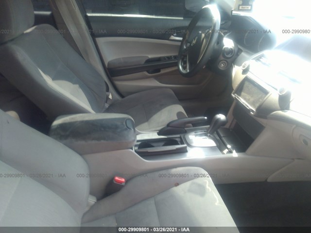 Photo 4 VIN: 1HGCP2F33BA072833 - HONDA ACCORD SDN 