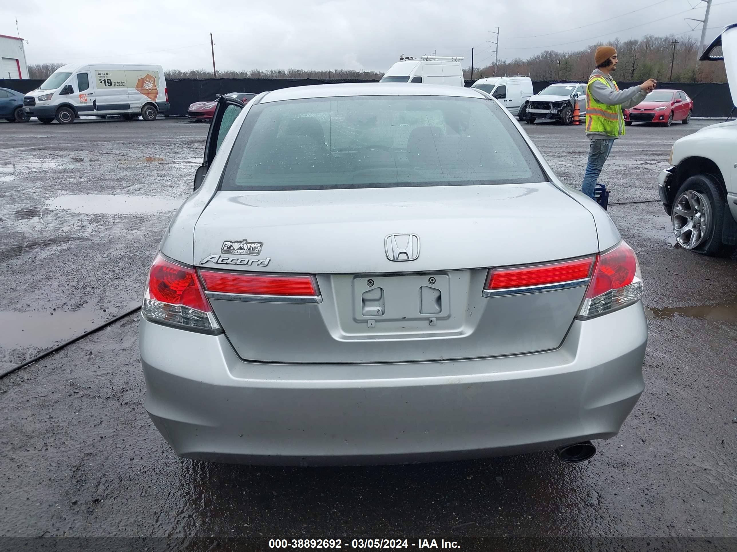 Photo 15 VIN: 1HGCP2F33CA116668 - HONDA ACCORD 