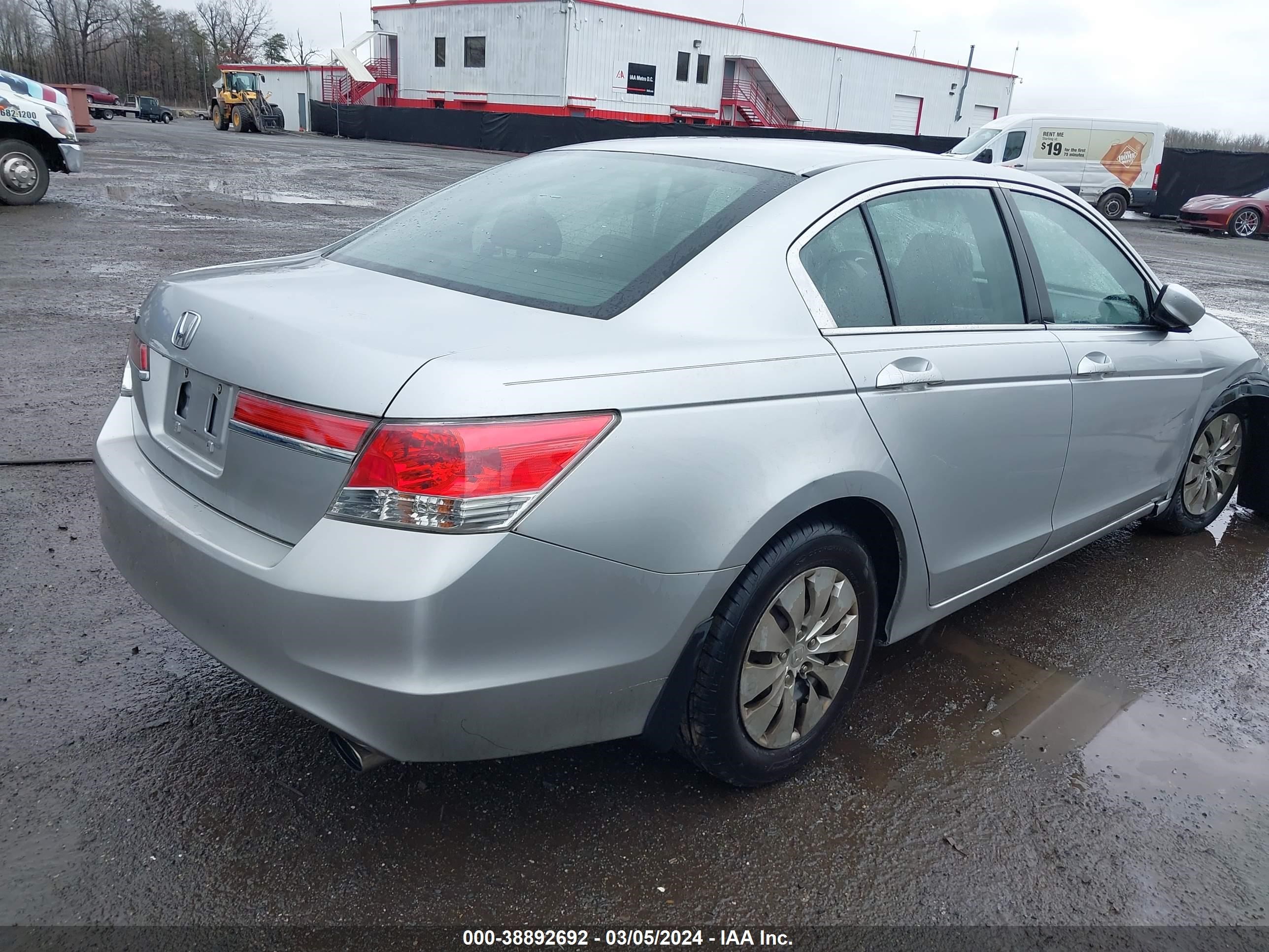 Photo 3 VIN: 1HGCP2F33CA116668 - HONDA ACCORD 