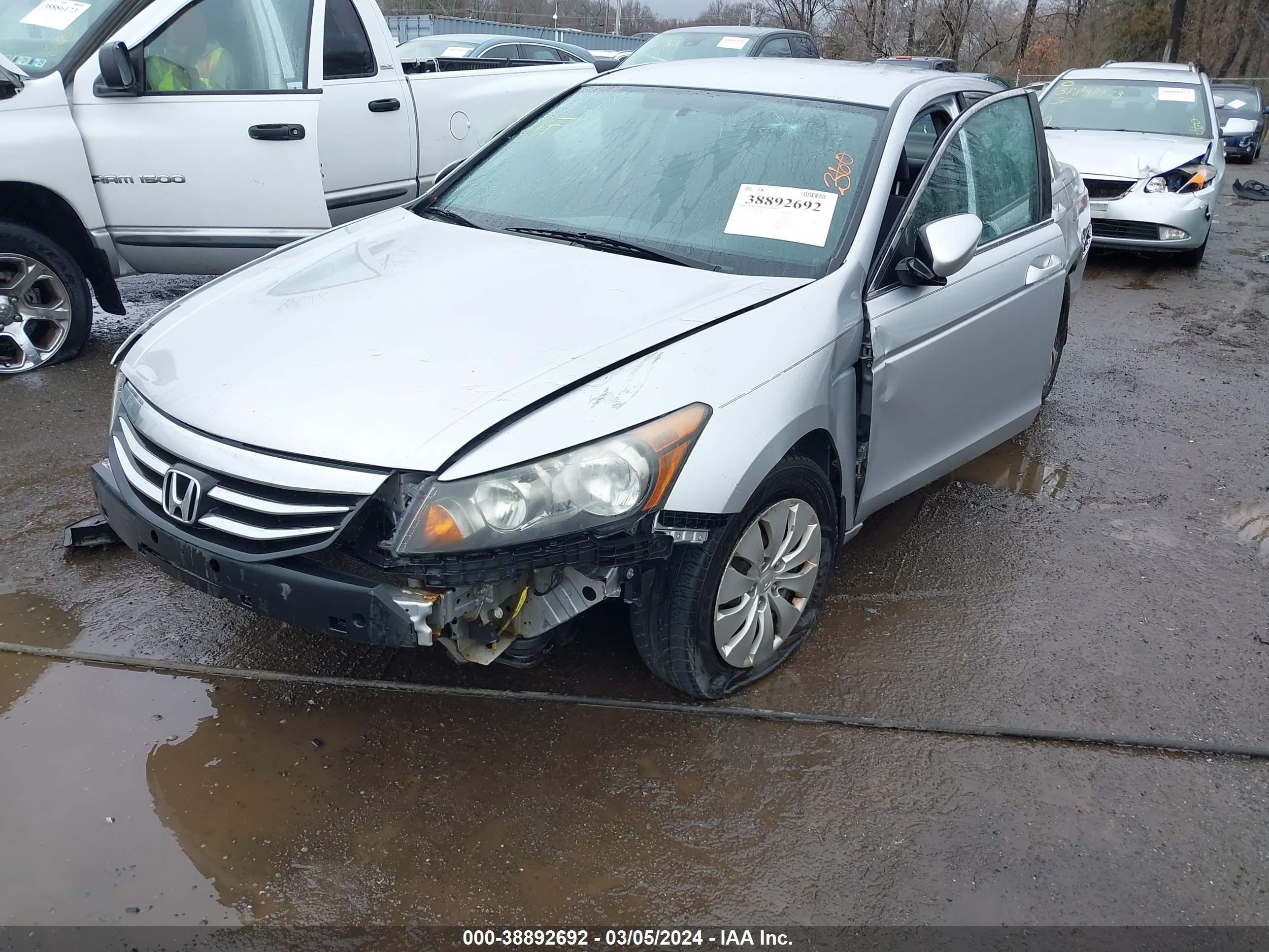 Photo 5 VIN: 1HGCP2F33CA116668 - HONDA ACCORD 