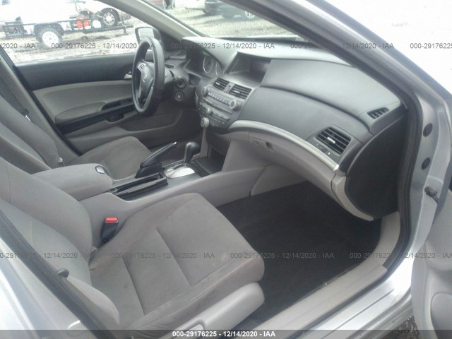 Photo 4 VIN: 1HGCP2F33CA216883 - HONDA ACCORD SDN 