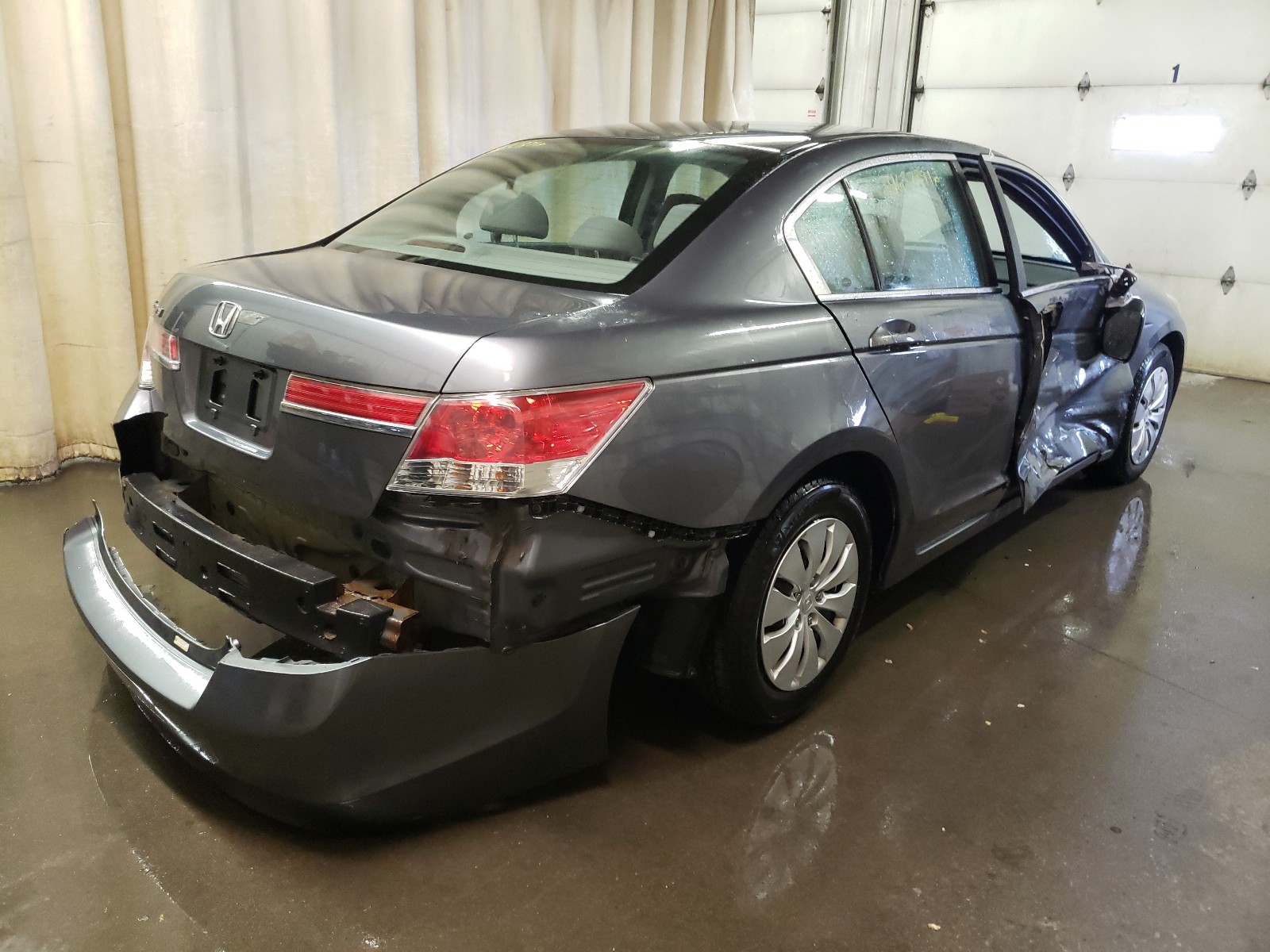 Photo 3 VIN: 1HGCP2F33CA223722 - HONDA ACCORD LX 