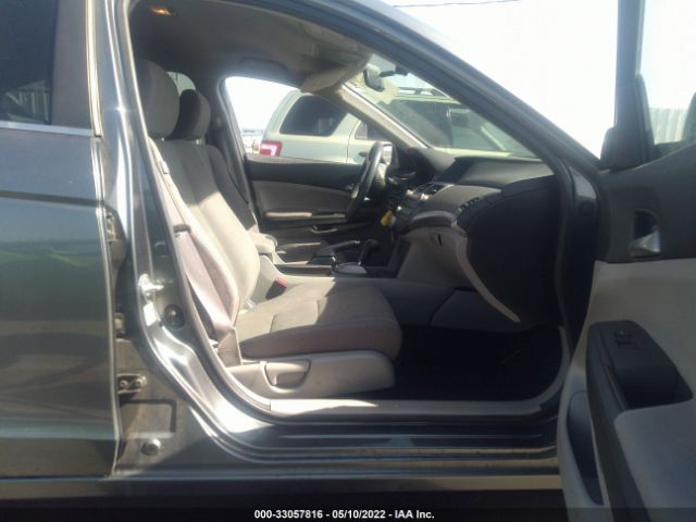 Photo 4 VIN: 1HGCP2F33CA242951 - HONDA ACCORD SDN 