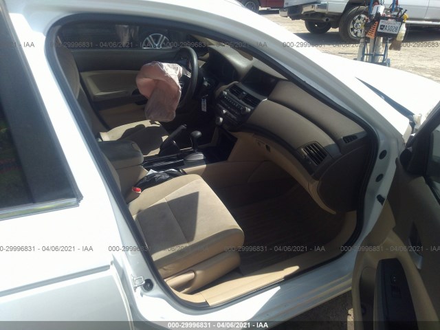 Photo 4 VIN: 1HGCP2F34AA030542 - HONDA ACCORD SDN 