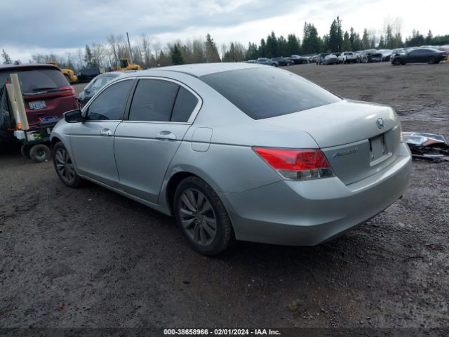 Photo 2 VIN: 1HGCP2F34AA142001 - HONDA ACCORD 