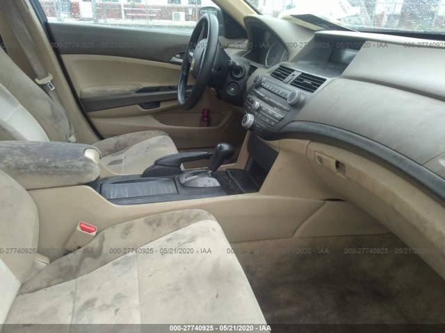 Photo 4 VIN: 1HGCP2F34AA147067 - HONDA ACCORD SDN 