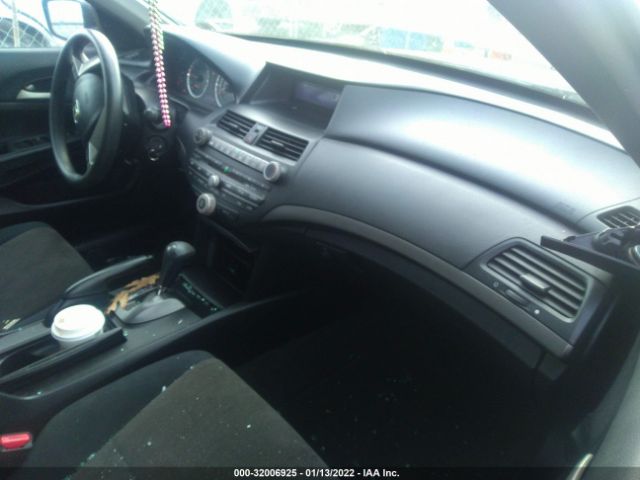 Photo 4 VIN: 1HGCP2F34AA147862 - HONDA ACCORD SDN 