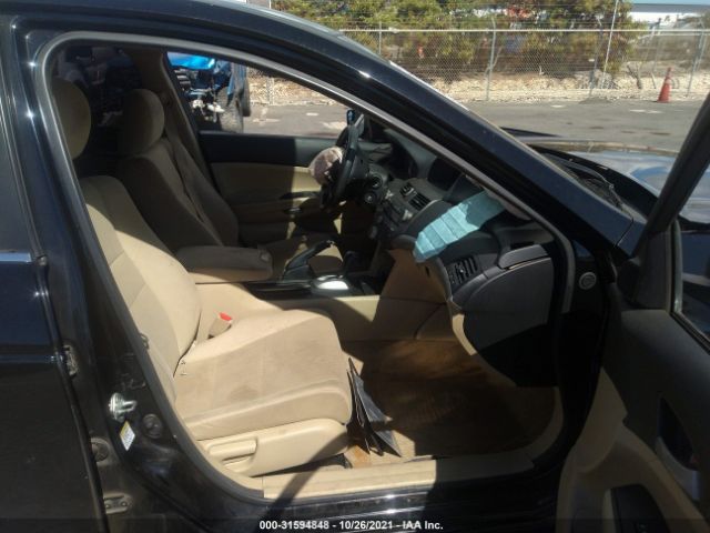 Photo 4 VIN: 1HGCP2F34CA114220 - HONDA ACCORD SDN 