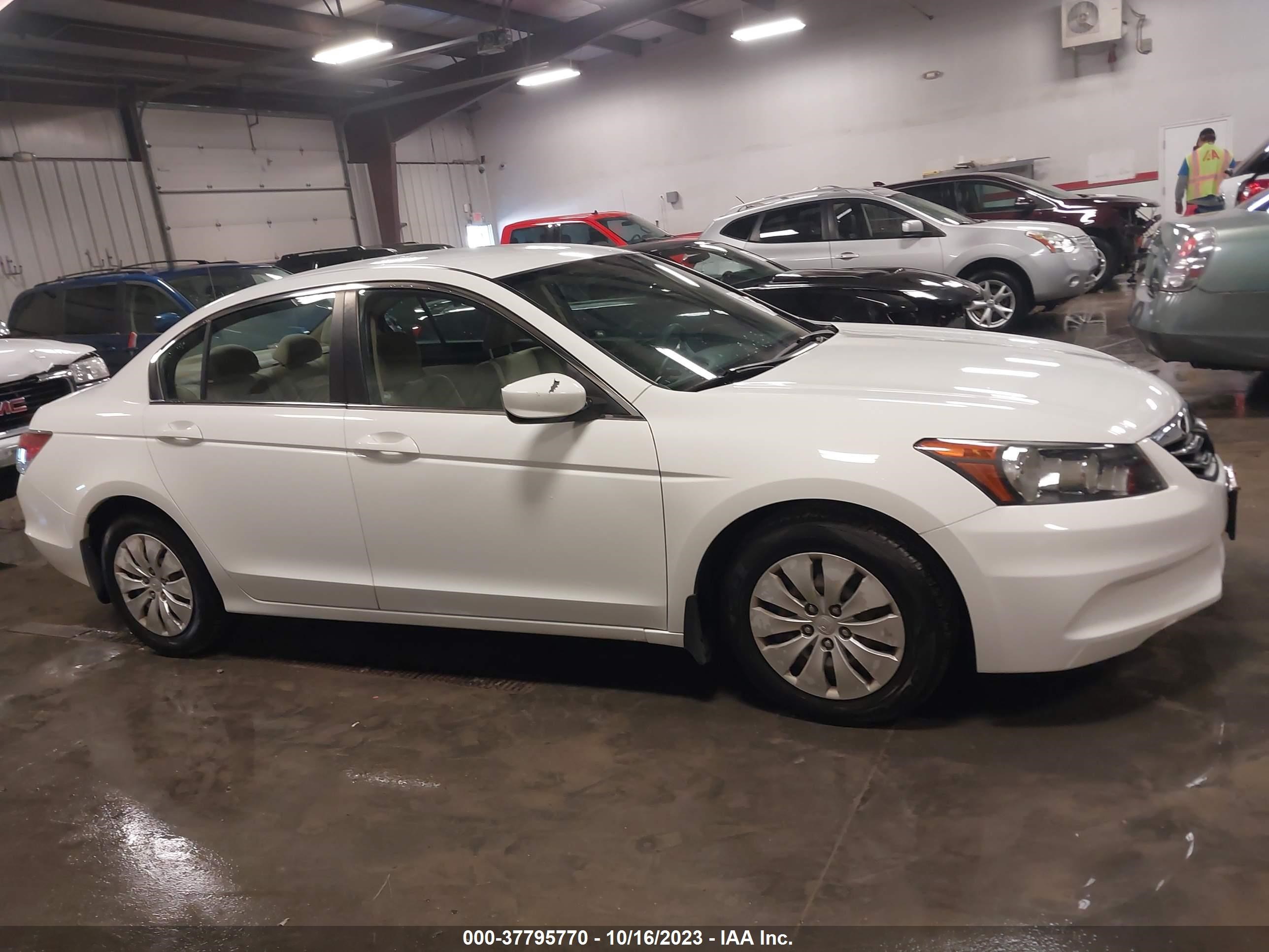 Photo 12 VIN: 1HGCP2F34CA163014 - HONDA ACCORD 