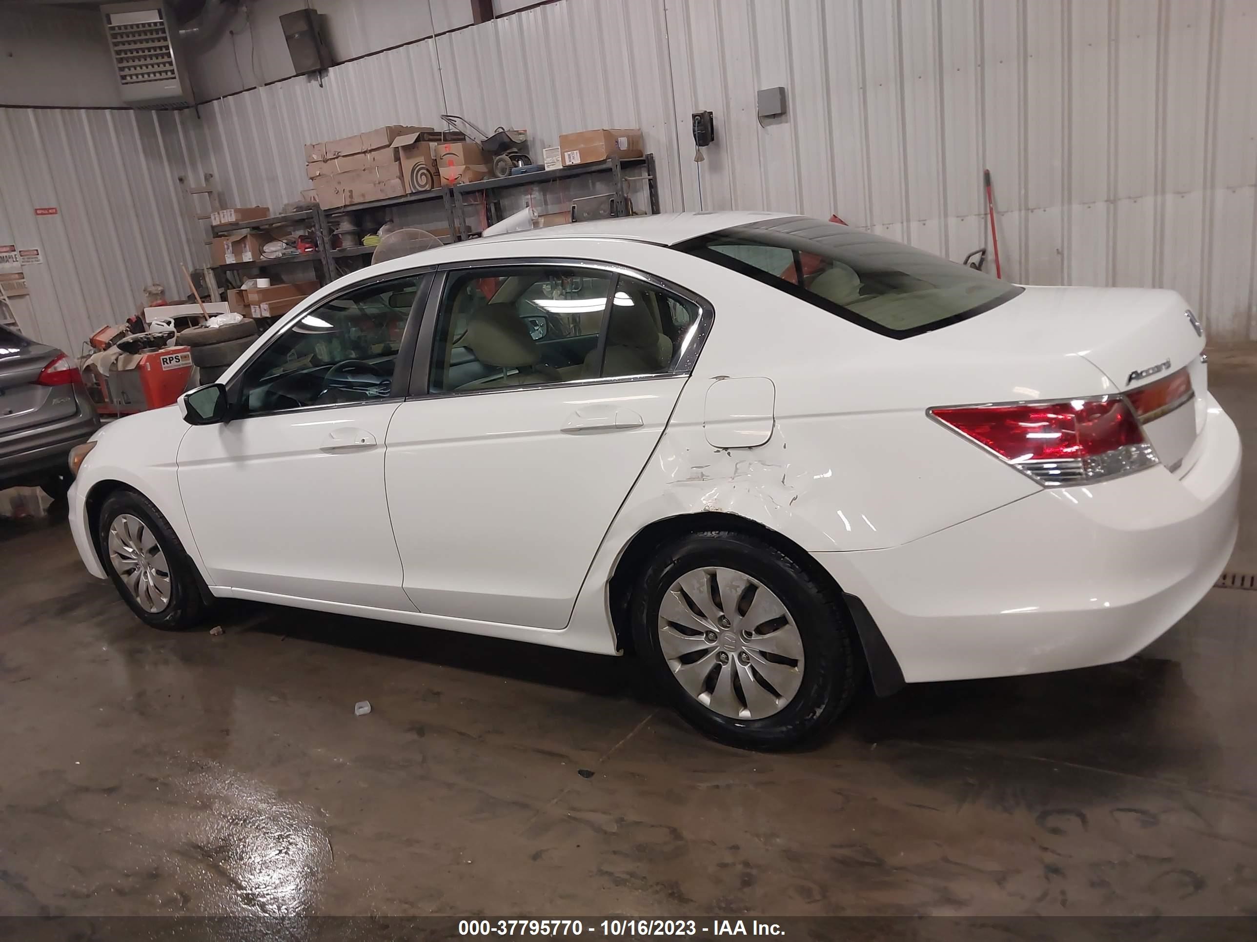 Photo 13 VIN: 1HGCP2F34CA163014 - HONDA ACCORD 