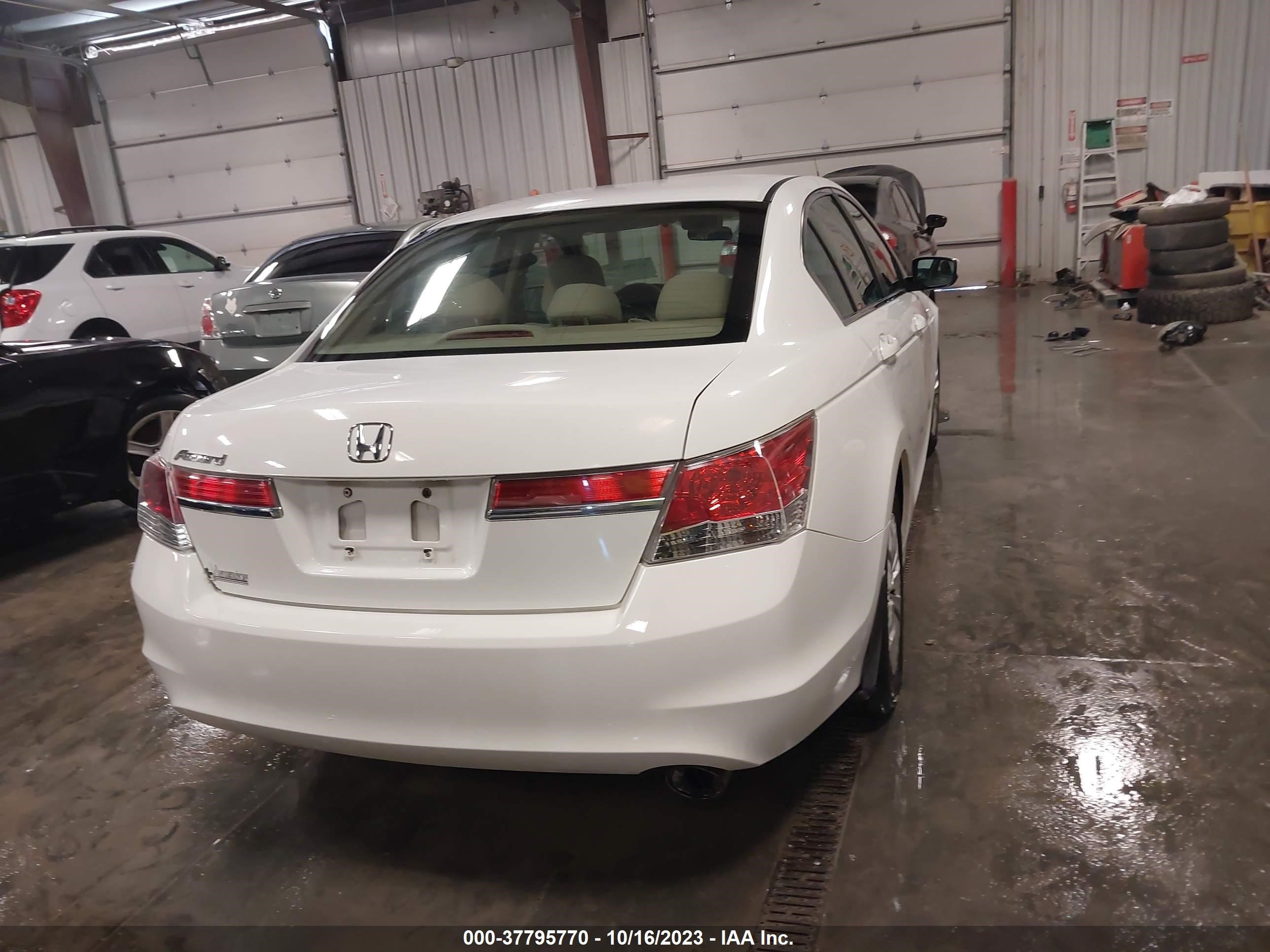 Photo 15 VIN: 1HGCP2F34CA163014 - HONDA ACCORD 