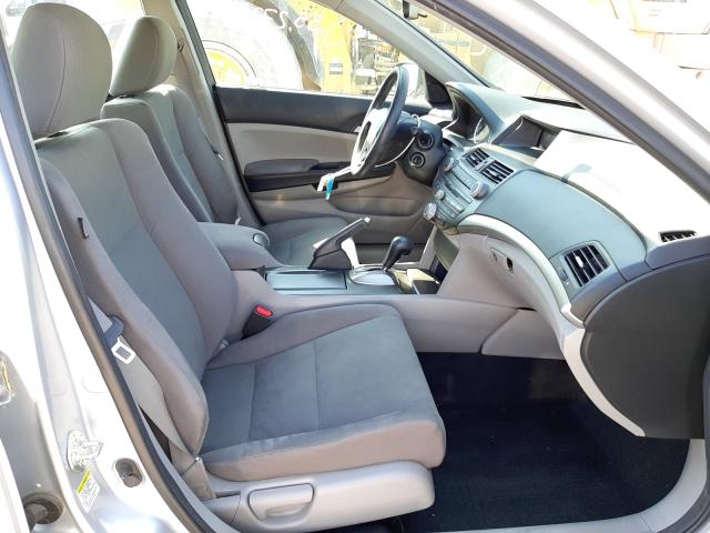 Photo 4 VIN: 1HGCP2F34CA220828 - HONDA ACCORD LX 