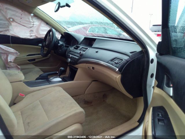 Photo 4 VIN: 1HGCP2F34CA232901 - HONDA ACCORD SDN 