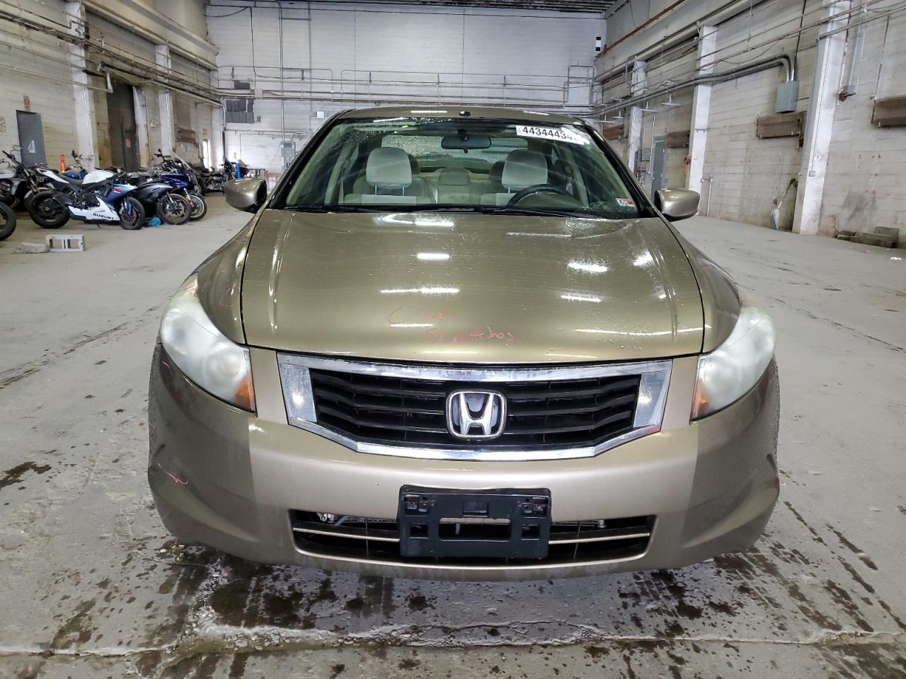 Photo 4 VIN: 1HGCP2F35AA003785 - HONDA ACCORD 