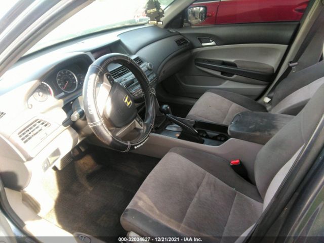 Photo 4 VIN: 1HGCP2F35AA131136 - HONDA ACCORD SDN 