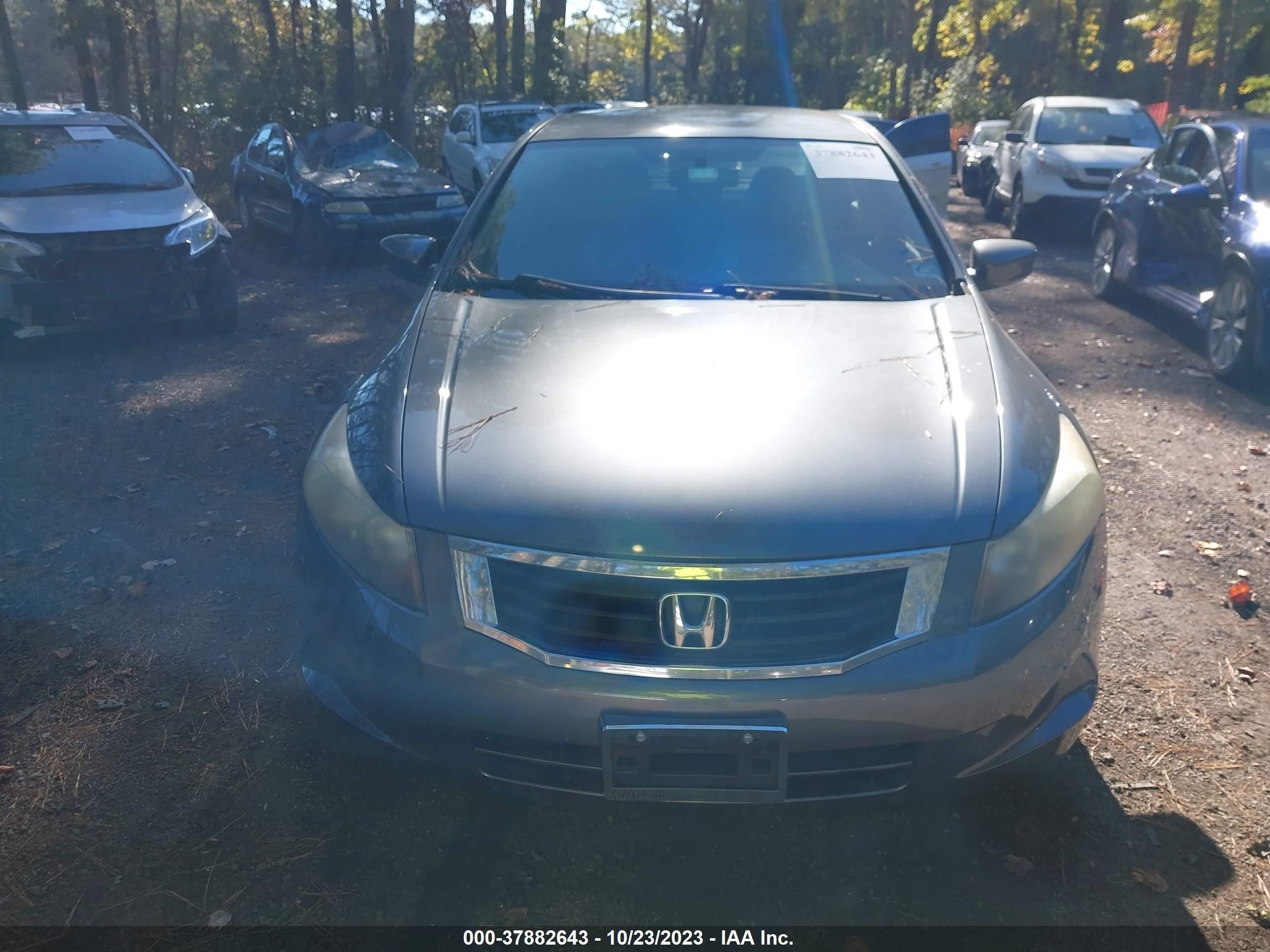 Photo 11 VIN: 1HGCP2F35AA136465 - HONDA ACCORD 