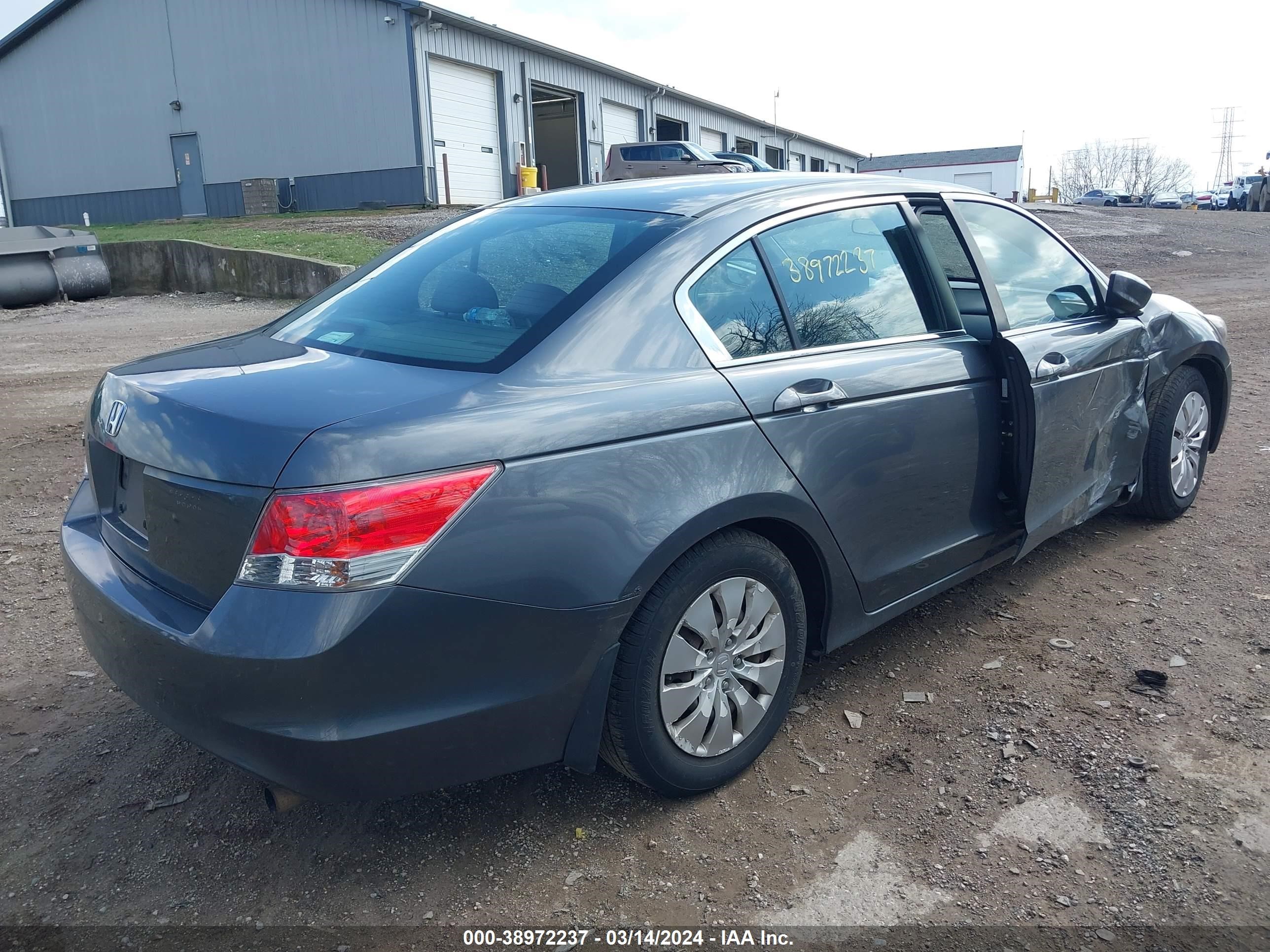 Photo 11 VIN: 1HGCP2F35AA164458 - HONDA ACCORD 